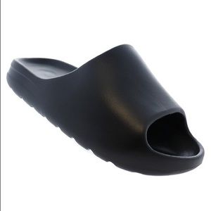 Open toe comfy slides.